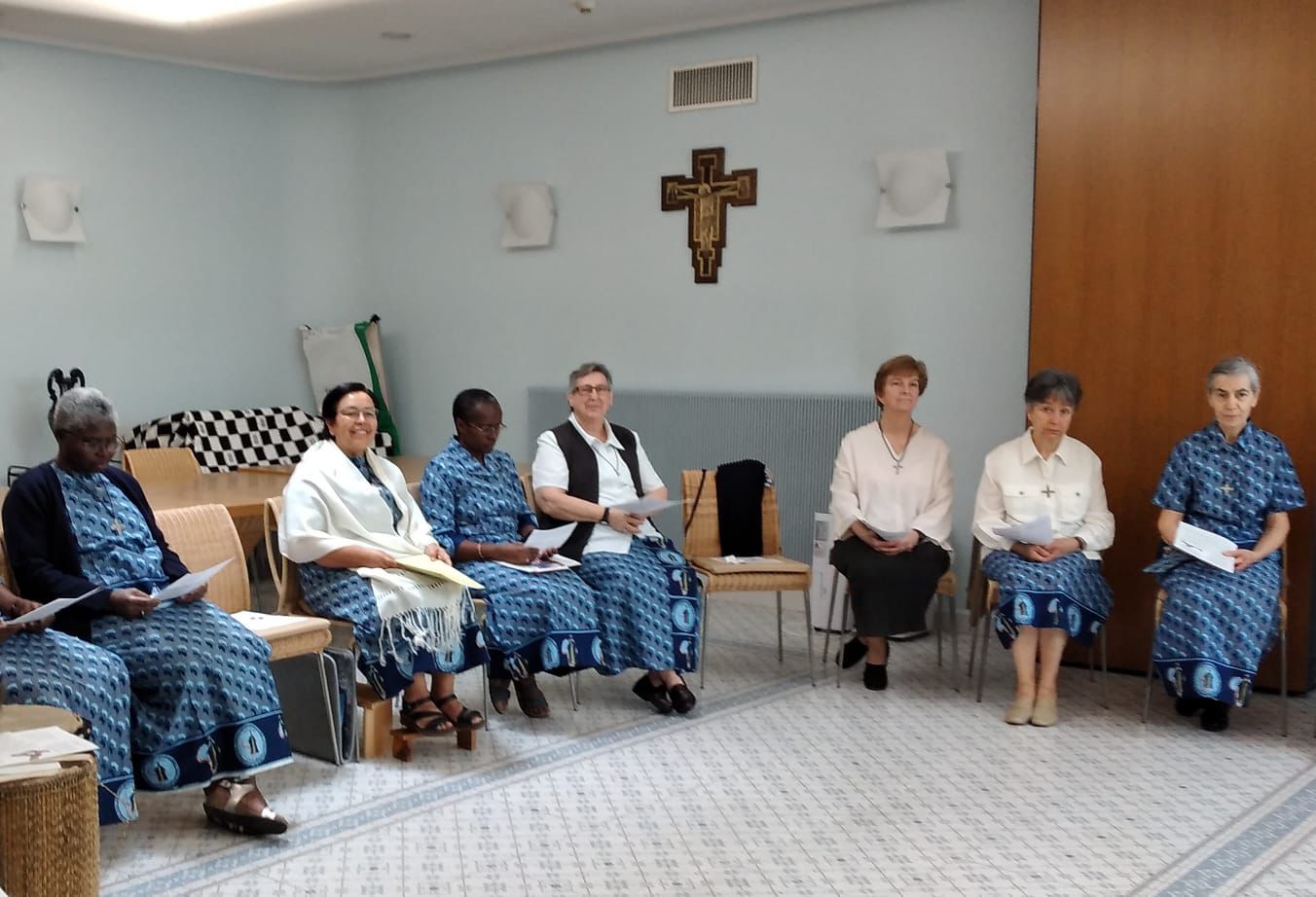 A call to an  international community life 